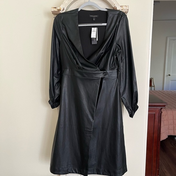NWT Banana Republic Black Vegan Leather Dress Size 4 - Picture 2 of 4